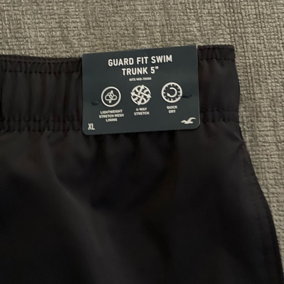 Men’s Hollister 5’ Short - Picture 2 of 6